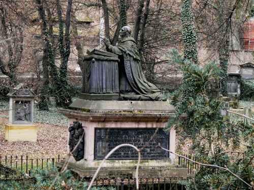 Leopold_Leonhard_Raymund_Thun-Hohenstein-tombstone