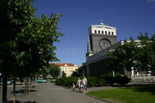 Kostel Nejsvětějšího Srdce Páně na náměstí Jiřího z Poděbrad